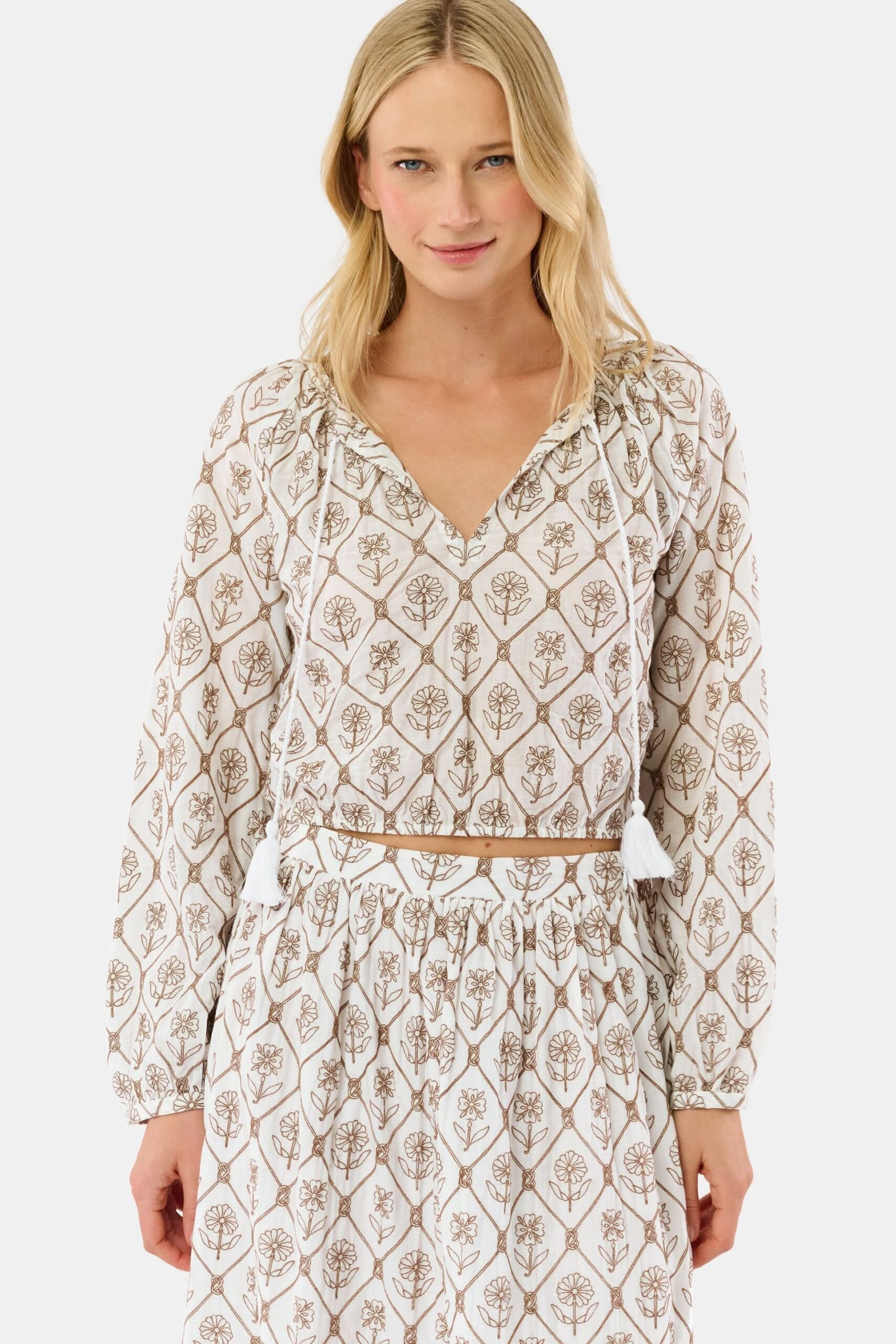 07_ROLLER-RABBIT-WMN-INFINITY-FLORAL-EMBROIDERY-STEVIE-TOP-BROWN__0459_53802f1a-b278-4dcd-9fc5-94e814f50456