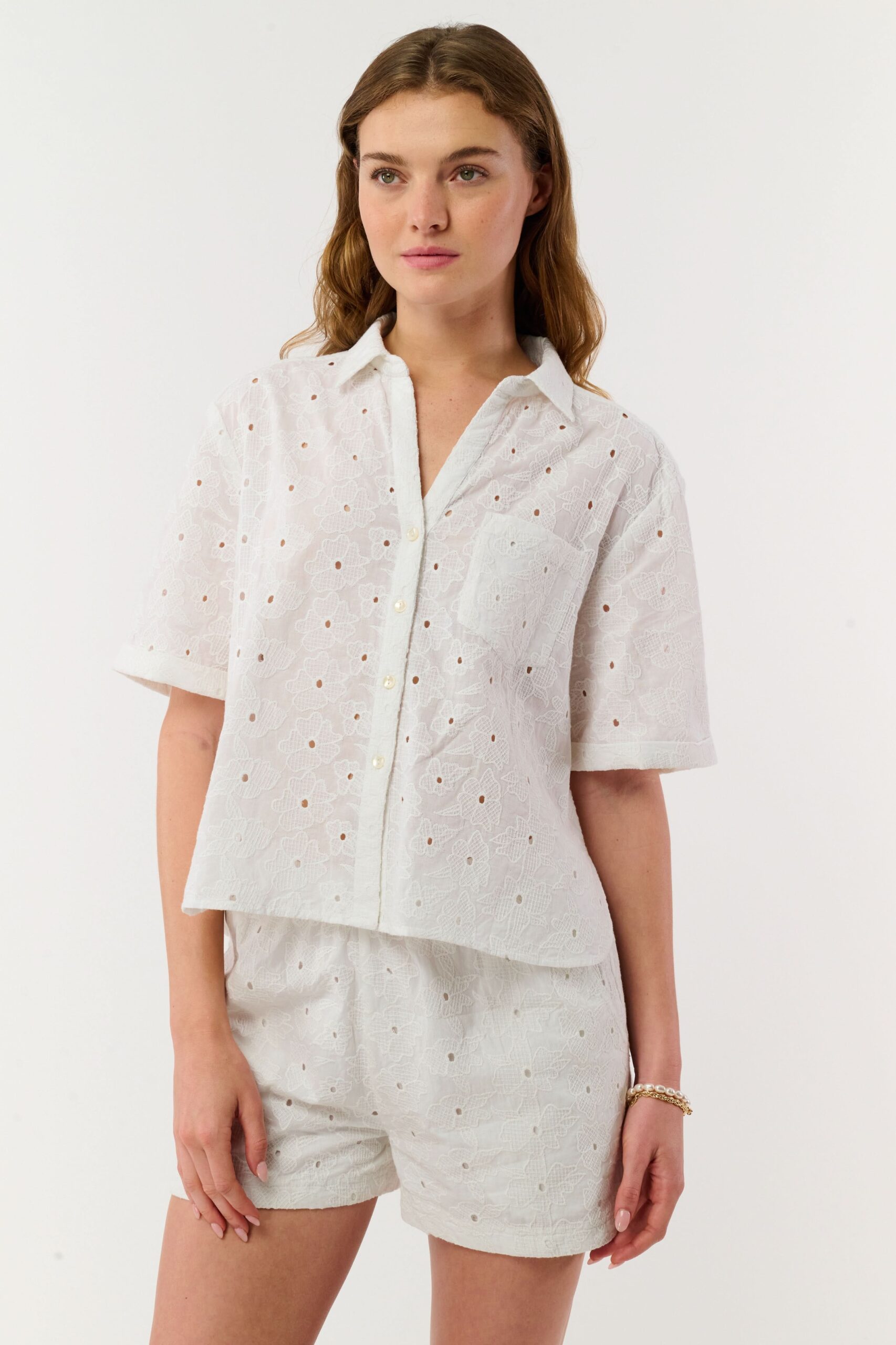 FLORAL_EYELET_FRANKIE_SHIRT_WHITE_WMN_ROLLER_RABBIT_0017