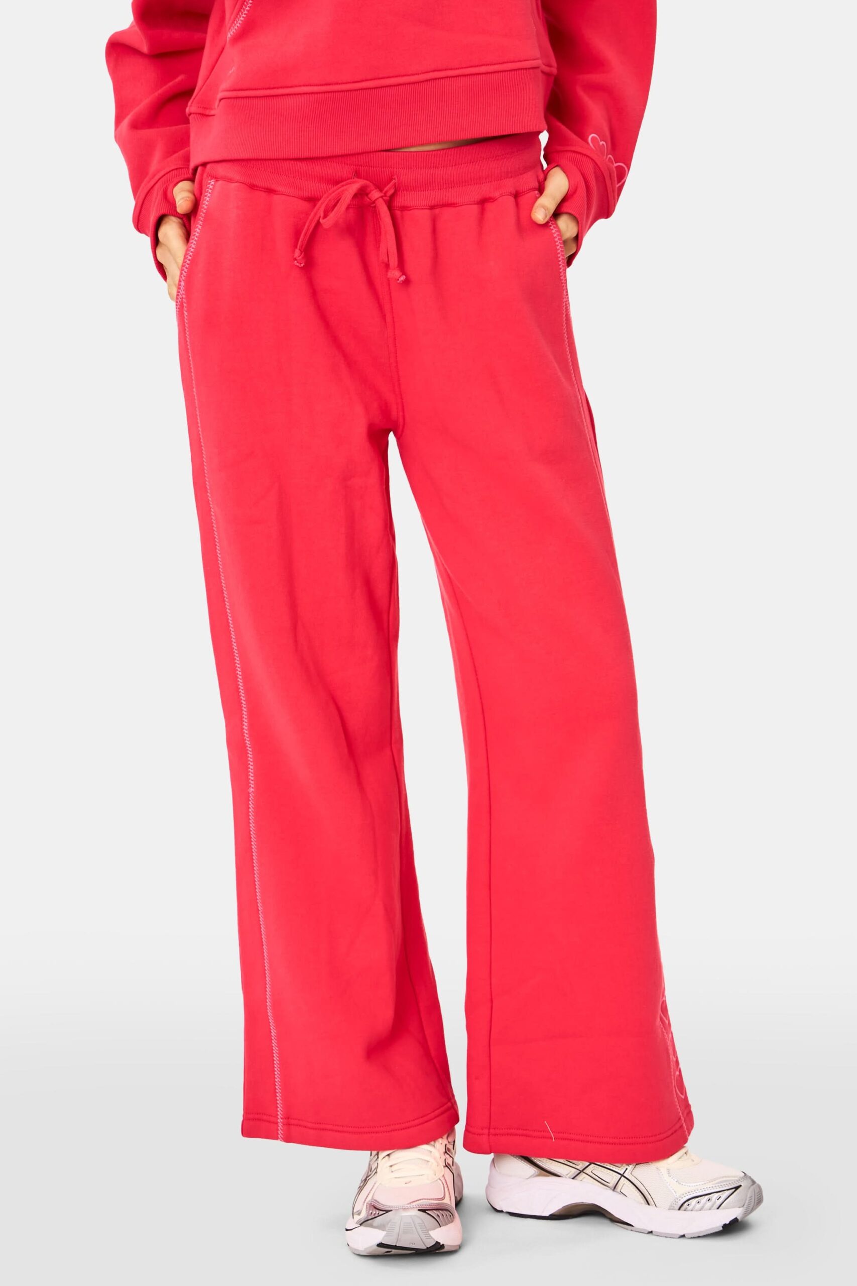 WOMENSTURNERPANTCHERRYREDROLLERRABBIT_028_bdc8107e-9f61-49b9-8f8a-1fcca85e6ef6